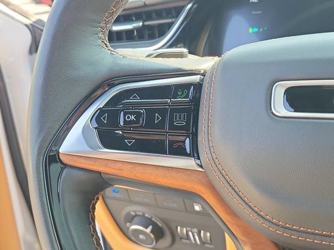 Used 2023 Jeep Grand Cherokee Summit AWD/4WD image 26