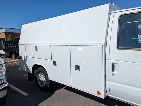 New 2026 Ford E-350 and Econoline 350 Super Duty w/ Power Equipment Group image 30