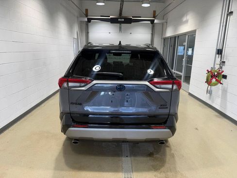 Certified 2022 Toyota RAV4 XSE w/ XSE Grade Weather Package AWD/4WD image 4