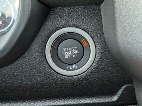 Used 2025 RAM 1500 Big Horn AWD/4WD image 32