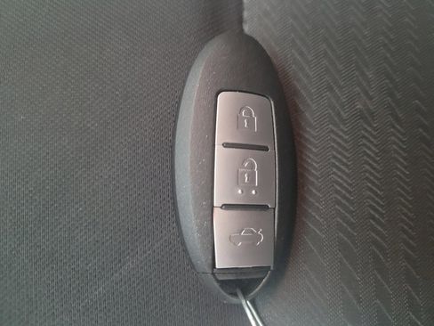 Used 2021 Nissan Versa SV FWD image 32