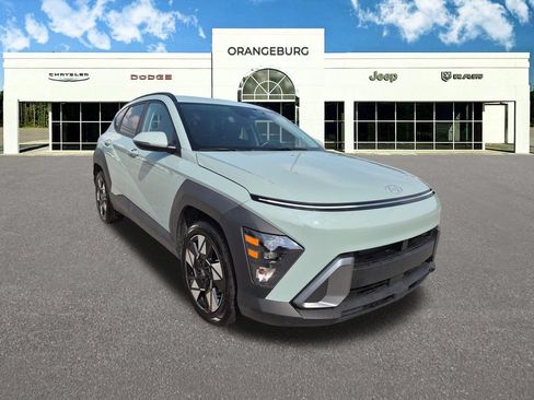 Used 2025 Hyundai Kona SEL FWD image 2