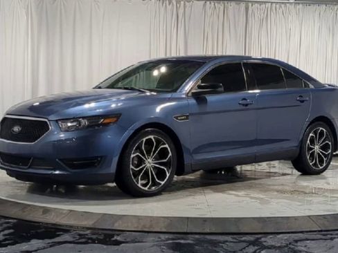 Used 2018 Ford Taurus SHO image 5