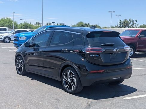 Used 2022 Chevrolet Bolt LT w/ Infotainment Package FWD image 7