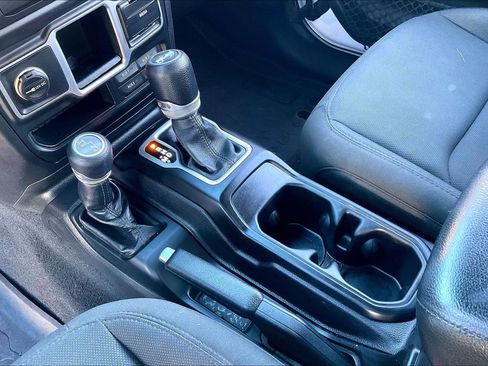 Used 2018 Jeep Wrangler Unlimited Sport image 13