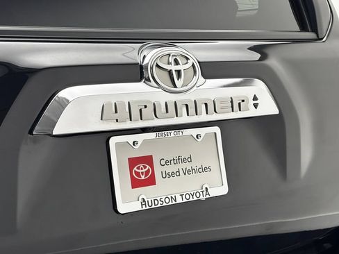 Used 2022 Toyota 4Runner Limited AWD/4WD image 8