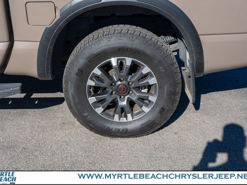 Used 2023 Nissan Titan PRO-4X w/ Pro-4x Convenience Package image 12