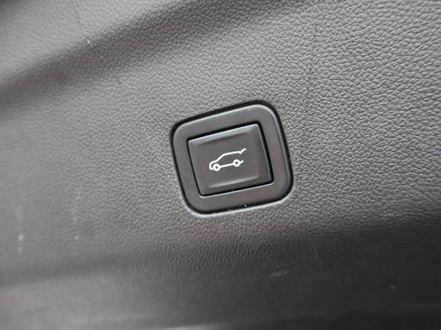 Used 2022 Chevrolet Tahoe Z71 w/ Luxury Package image 43