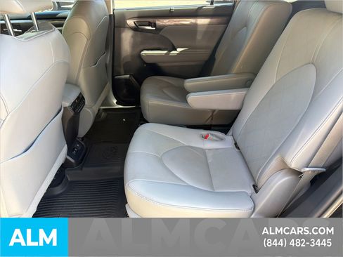Used 2021 Toyota Highlander Platinum AWD/4WD image 24