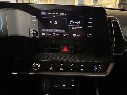 Used 2023 Kia Sportage LX image 11