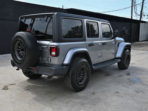 Used 2019 Jeep Wrangler Unlimited Sahara AWD/4WD image 3