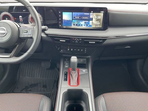 Used 2025 Nissan Kicks SR image 11