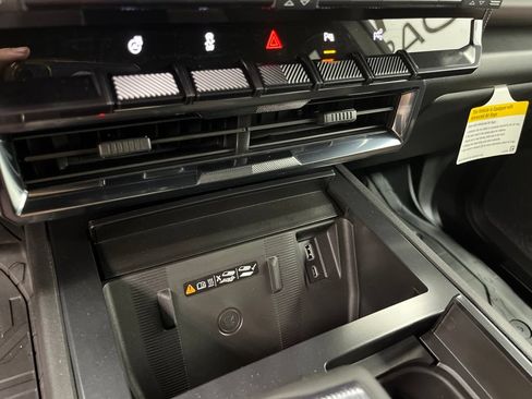 New 2026 GMC Hummer EV 4x4 Crew Cab image 16