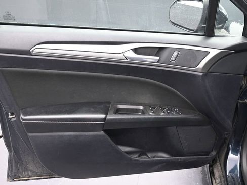 Used 2020 Ford Fusion SE FWD image 15