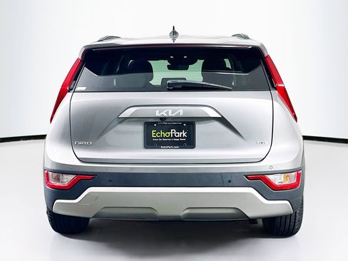 Used 2023 Kia Niro EX image 7