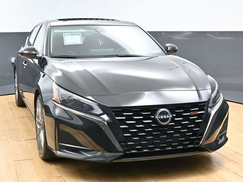 Used 2024 Nissan Altima 2.0 SR FWD image 4