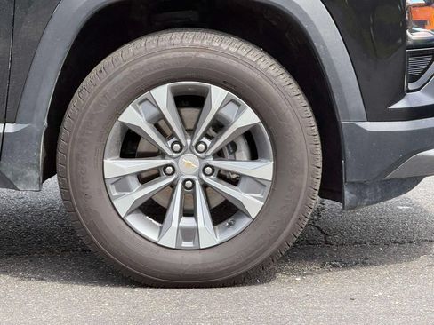 Used 2026 Chevrolet Equinox LT FWD image 9
