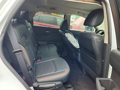 Used 2025 Nissan Pathfinder Platinum w/ Cargo Package AWD/4WD image 9