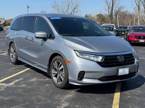 Certified 2023 Honda Odyssey Touring image 2
