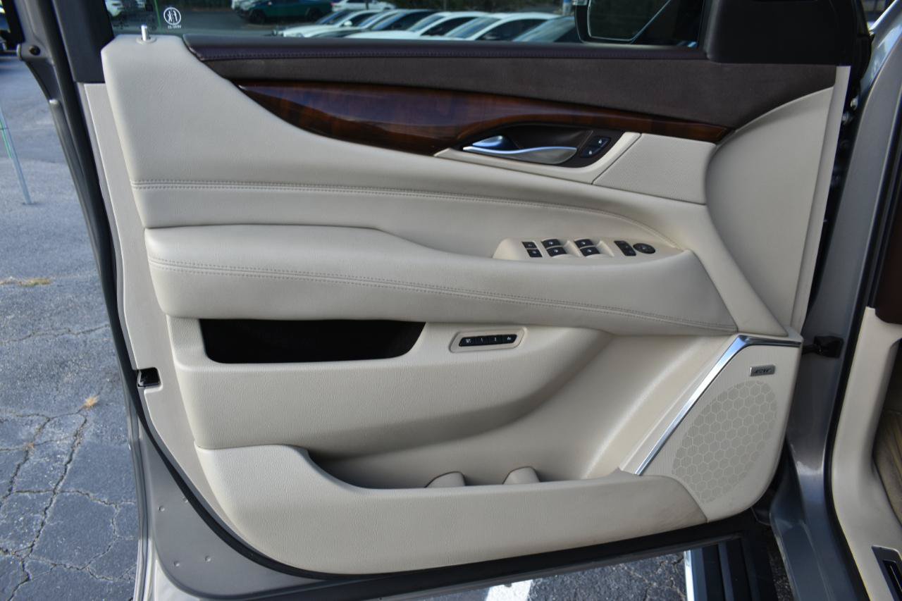 Used 2017 Cadillac Escalade Premium Luxury AWD/4WD image 39