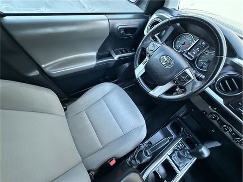 Used 2016 Toyota Tacoma SR5 w/ SR5 Appearance Package (SN) image 9