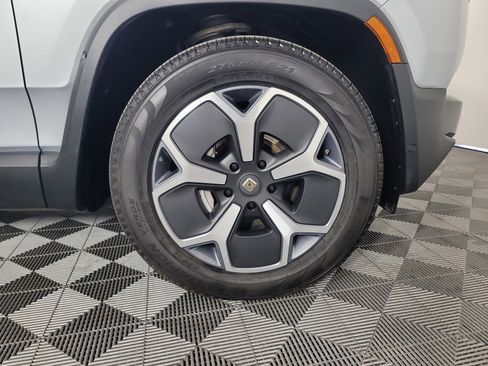 Used 2024 Rivian R1S Adventure image 11