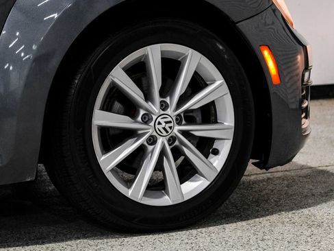 Used 2018 Volkswagen Beetle 2.0T S FWD image 58
