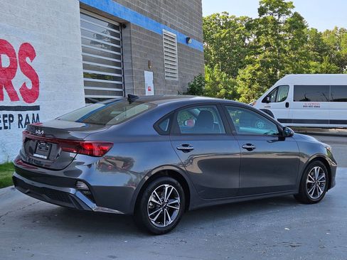 Used 2024 Kia Forte LXS FWD image 7