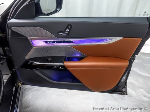 Used 2023 BMW i7 xDrive60 w/ Parking Assistance Package image 32