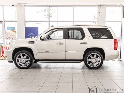 Used 2010 Cadillac Escalade 2WD Hybrid image 6