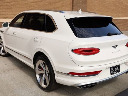 Used 2023 Bentley Bentayga Extended Wheelbase image 11