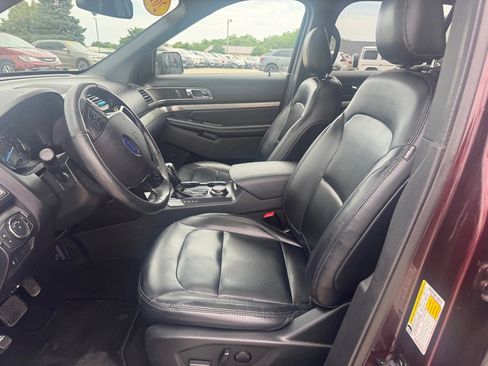Used 2019 Ford Explorer XLT w/ Equipment Group 202A AWD/4WD image 26