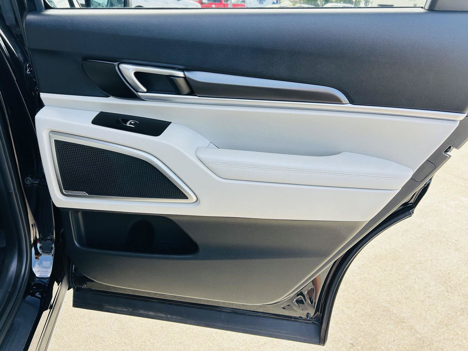 Used 2025 Kia Telluride S FWD image 31