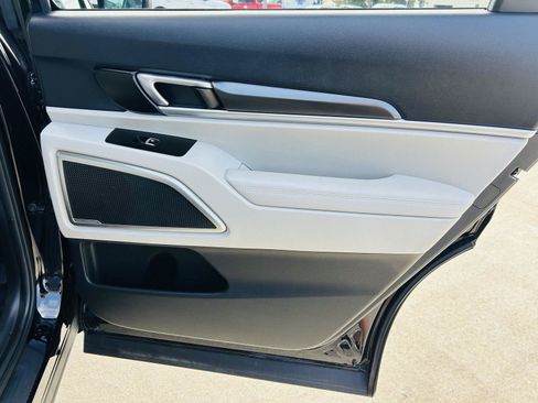 Used 2025 Kia Telluride S FWD image 31