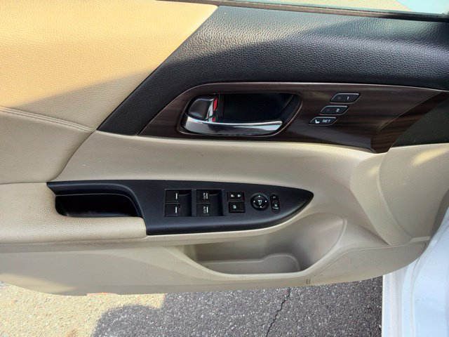 Used 2017 Honda Accord EX-L image 17