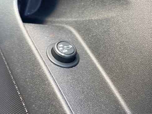 Used 2019 Chevrolet Equinox LT w/ Sun & Navigation Package image 6