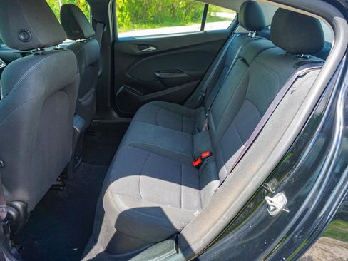 Used 2017 Chevrolet Cruze LT FWD image 20