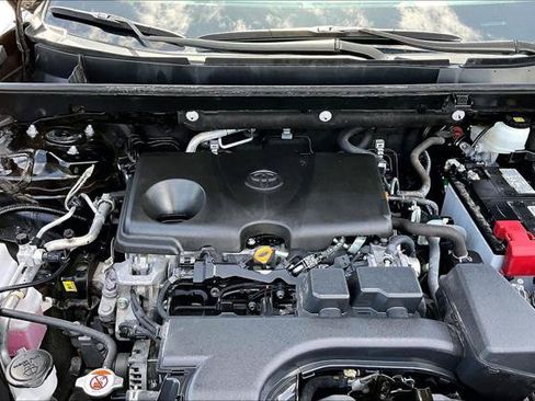 Certified 2025 Toyota RAV4 XLE FWD image 32
