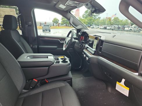New 2026 GMC Sierra 1500 SLE image 8