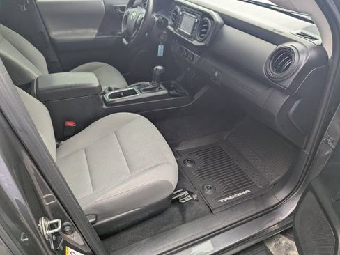 Used 2018 Toyota Tacoma SR w/ SR Convenience Package RWD image 12