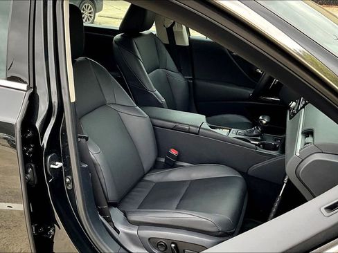 Used 2024 Lexus ES 350 w/ Premium Package FWD image 10