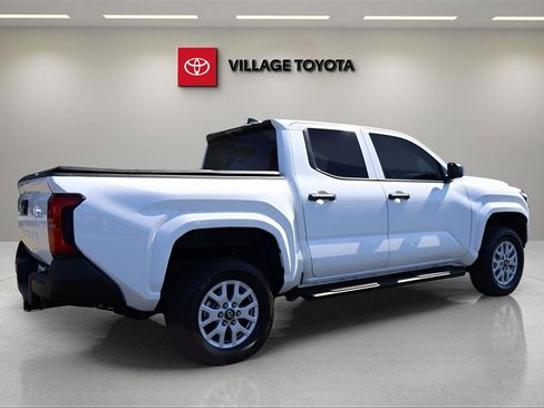 Used 2024 Toyota Tacoma SR image 5