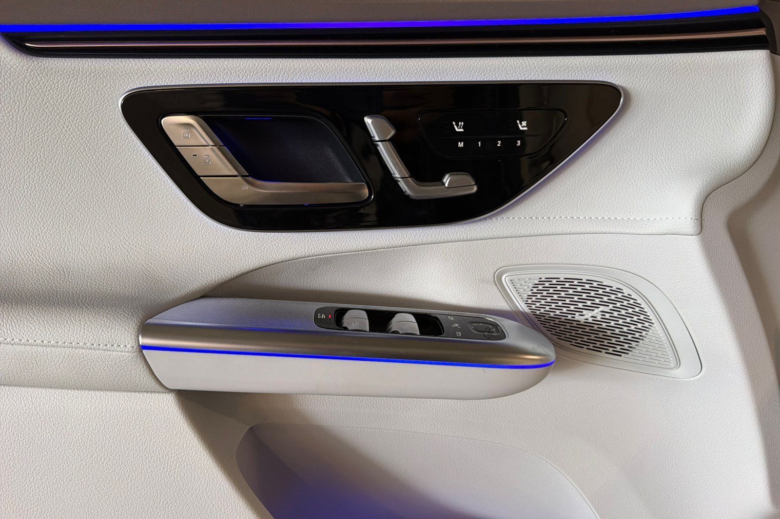 New 2027 Mercedes-Benz EQE 320 4MATIC SUV image 10