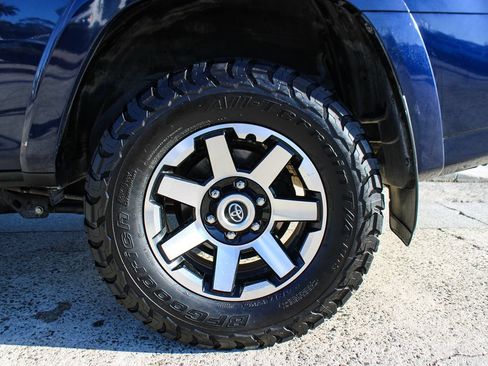 Used 2022 Toyota 4Runner TRD Off-Road AWD/4WD image 38