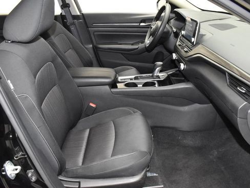 Used 2024 Nissan Altima 2.5 SV AWD/4WD image 24