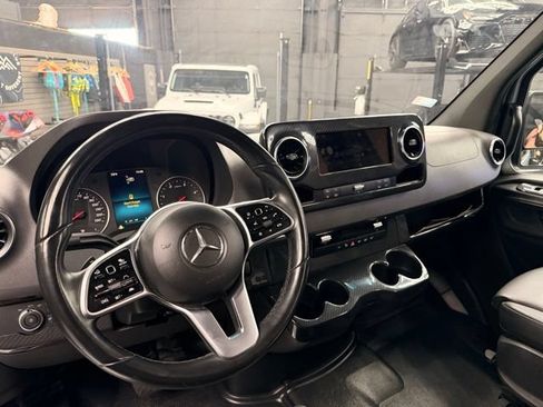 Used 2022 Mercedes-Benz Sprinter 2500 image 11