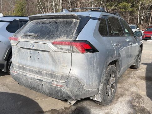 Used 2023 Toyota RAV4 XLE Premium image 7