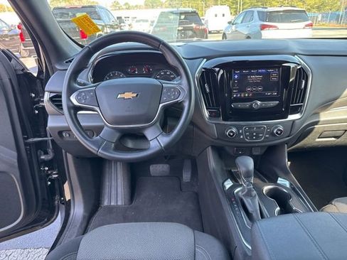 Used 2023 Chevrolet Traverse LT image 11