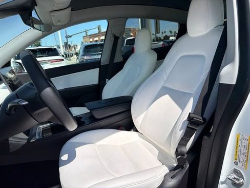 Used 2022 Tesla Model Y Long Range AWD/4WD image 15