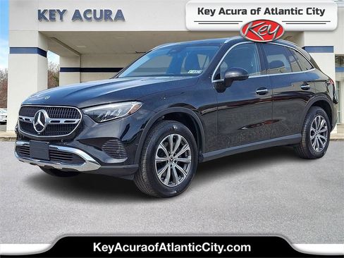 Used 2024 Mercedes-Benz GLC 300 4MATIC image 1